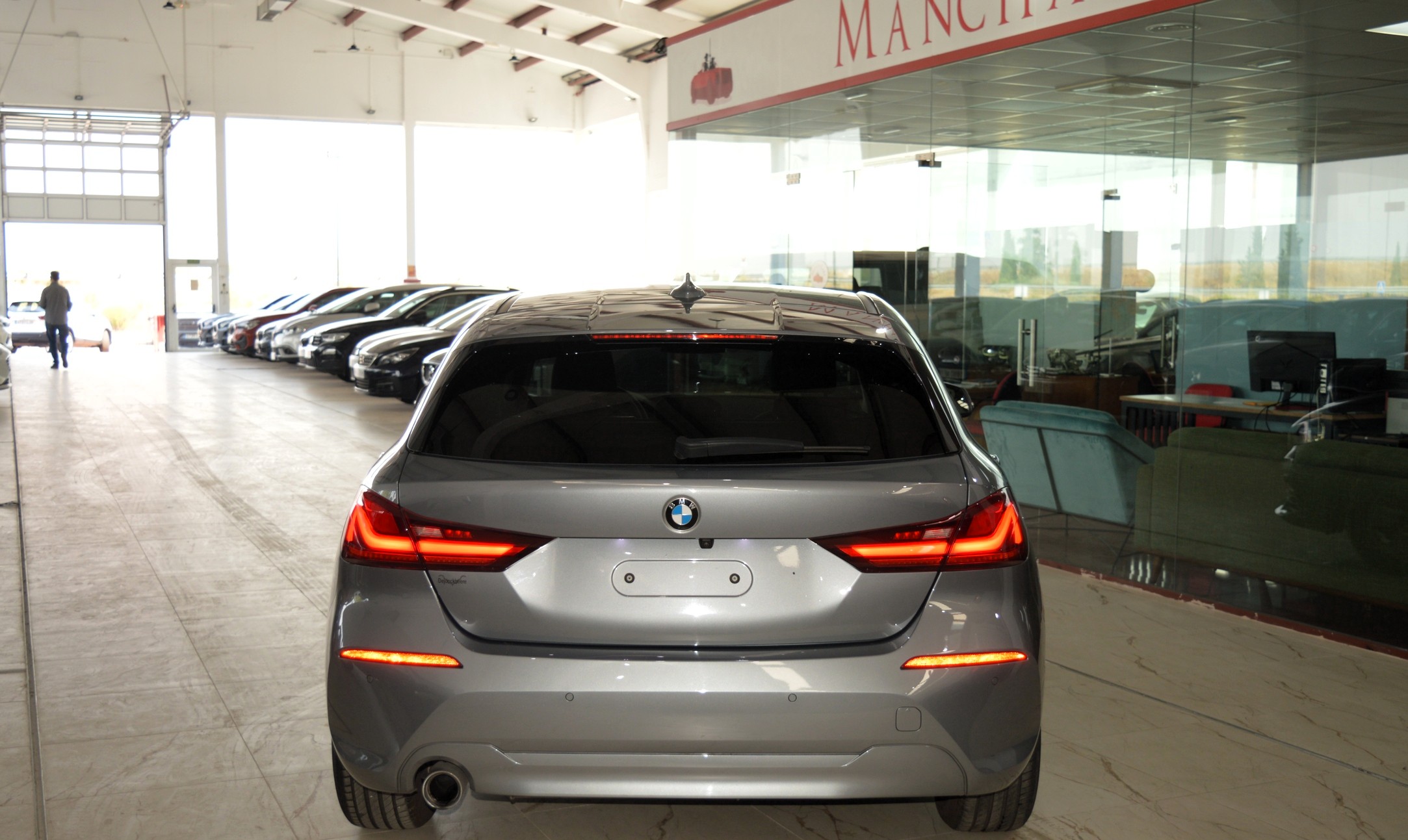 102 (2) BMW Serie 1 116d Business - Imagen 4