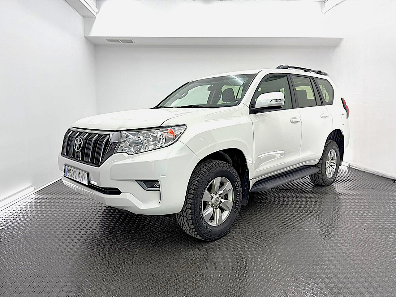 01 TOYOTA LAND CRUISER 02 LAND CRUISER 2.8 D4D VXL 177cv (7P)  (9632 KVY) - Imagen 2