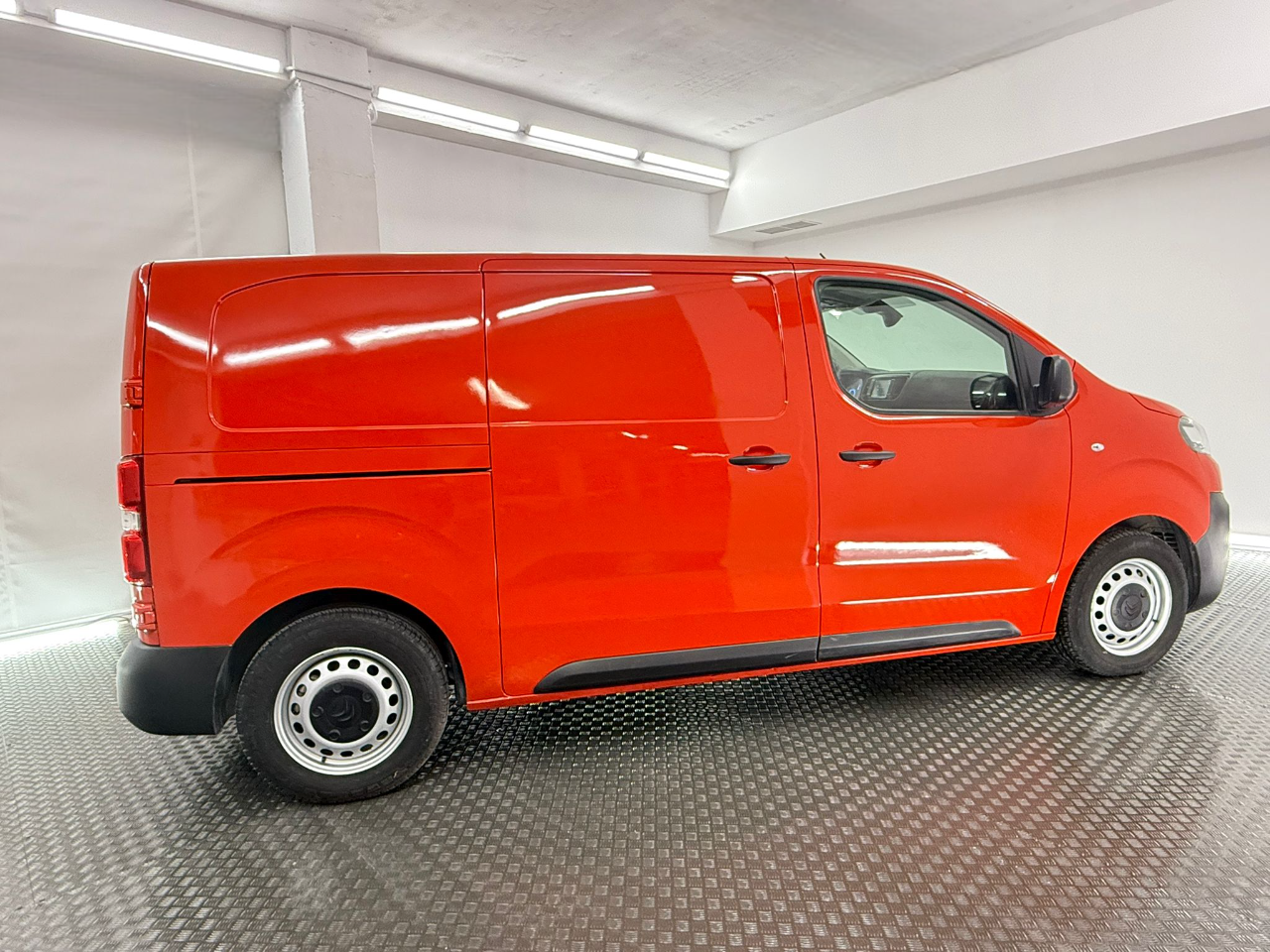 04 ext 06-Photoroom CITROEN JUMPY E-JUMPY Talla M 50KWh 136cv (0345LYL) - Imagen 4