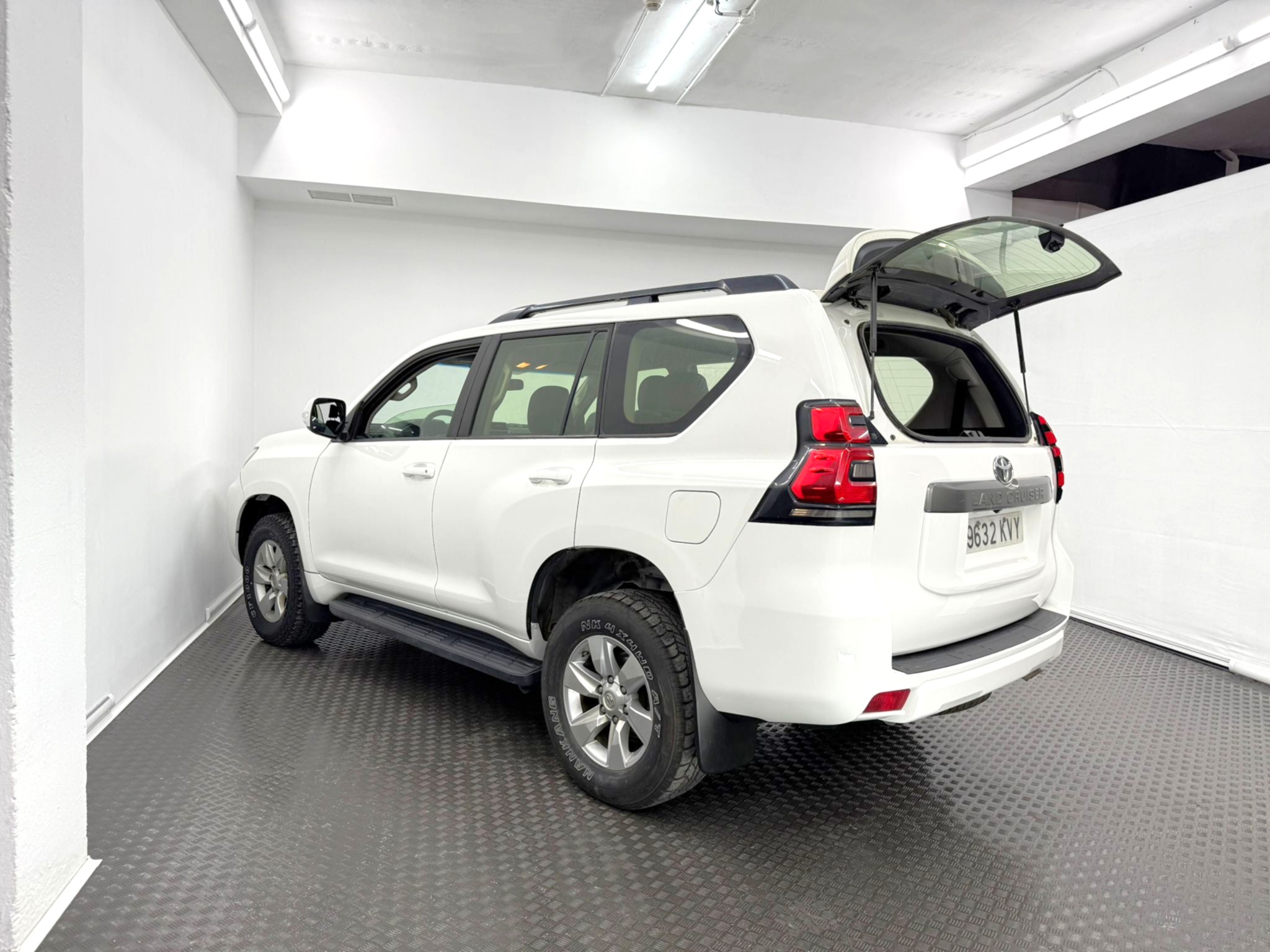 06 INTERIOR TOYOTA 22 LAND CRUISER 2.8 D4D VXL 177cv (7P)  (9632 KVY) - Imagen 7
