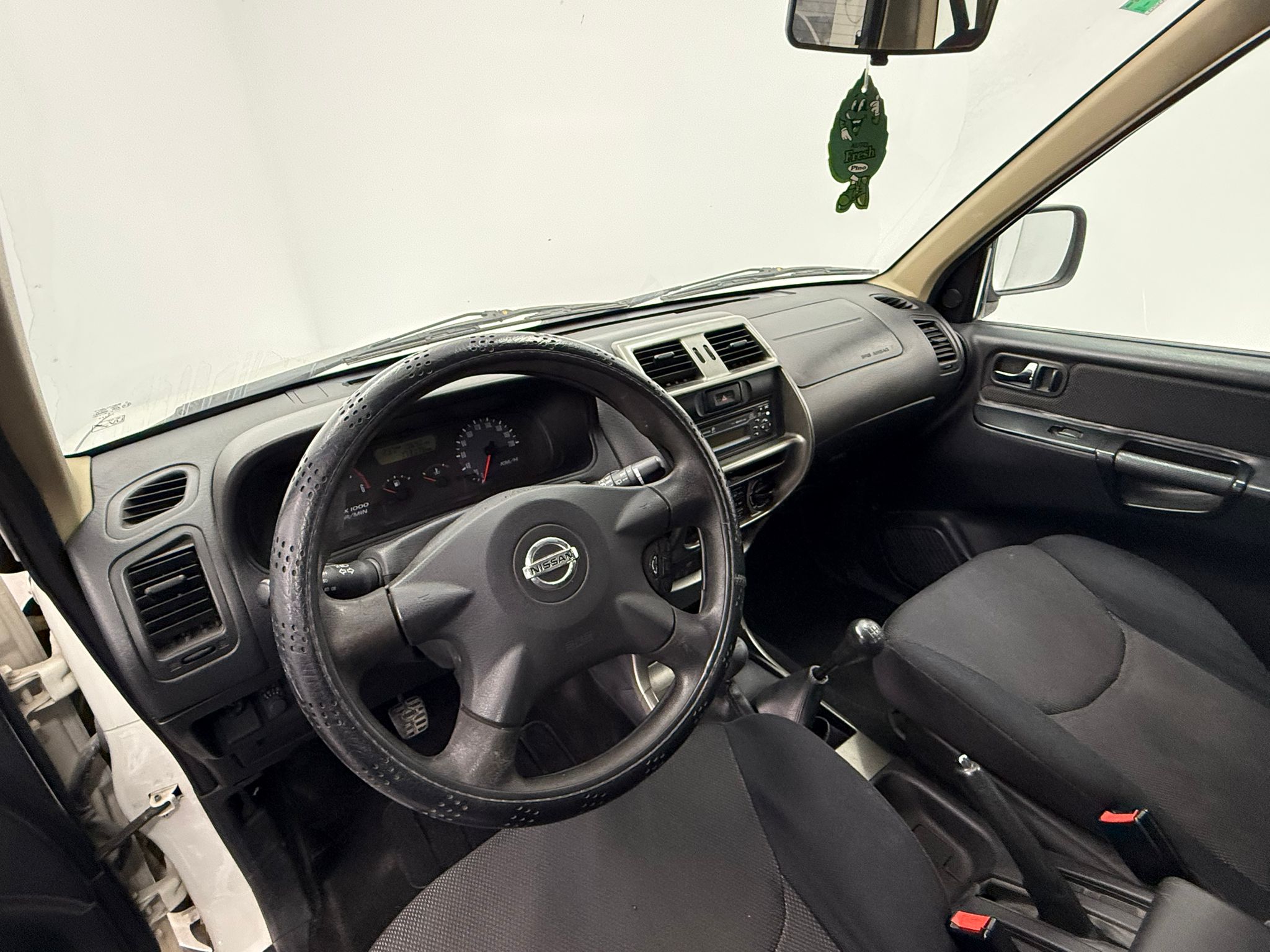 08 int 01 NISSAN TERRANO II 2.7 TDi Confort 125cv (3219FGJ) - Imagen 8