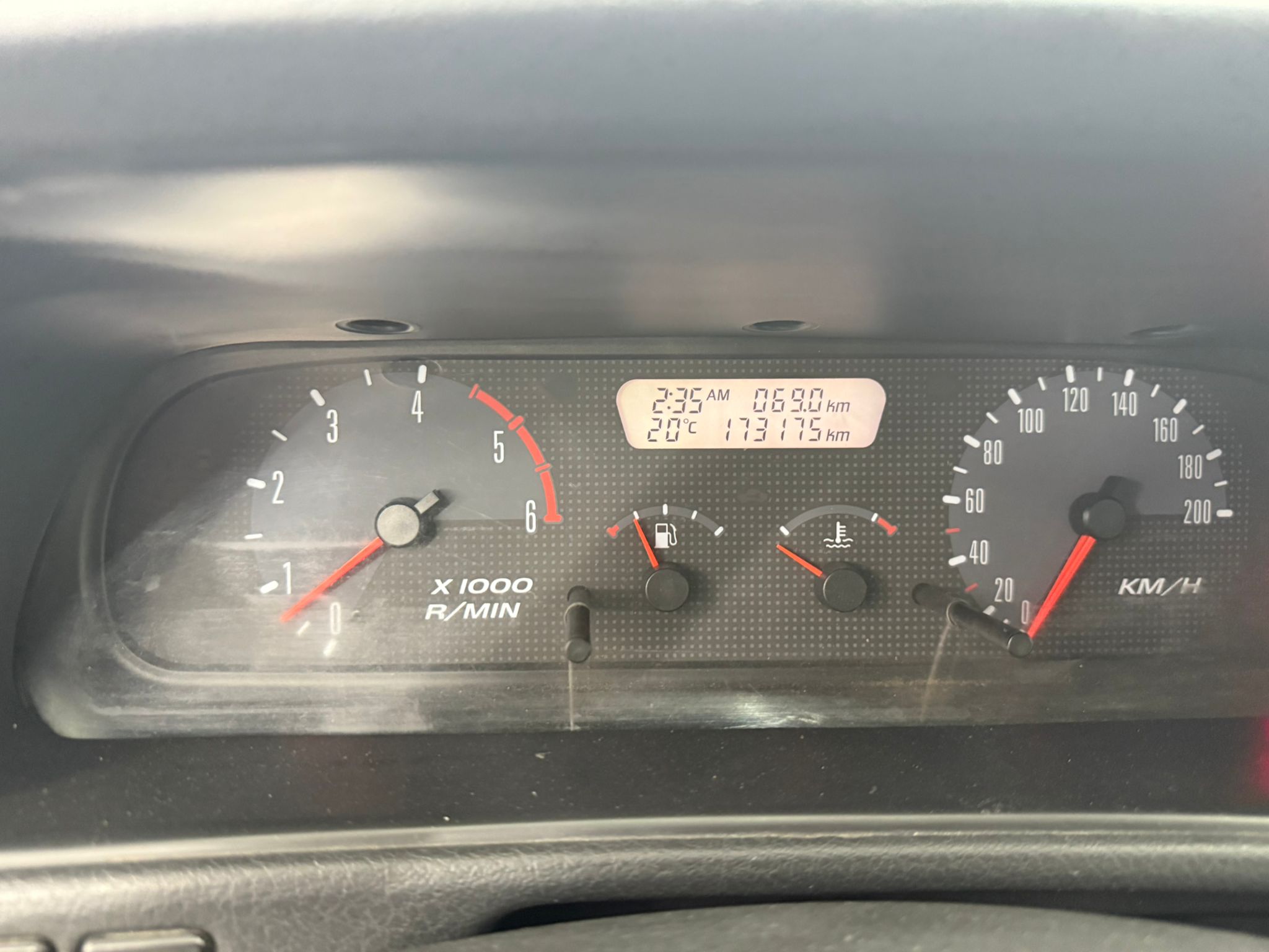 09 int 02 NISSAN TERRANO II 2.7 TDi Confort 125cv (3219FGJ) - Imagen 9