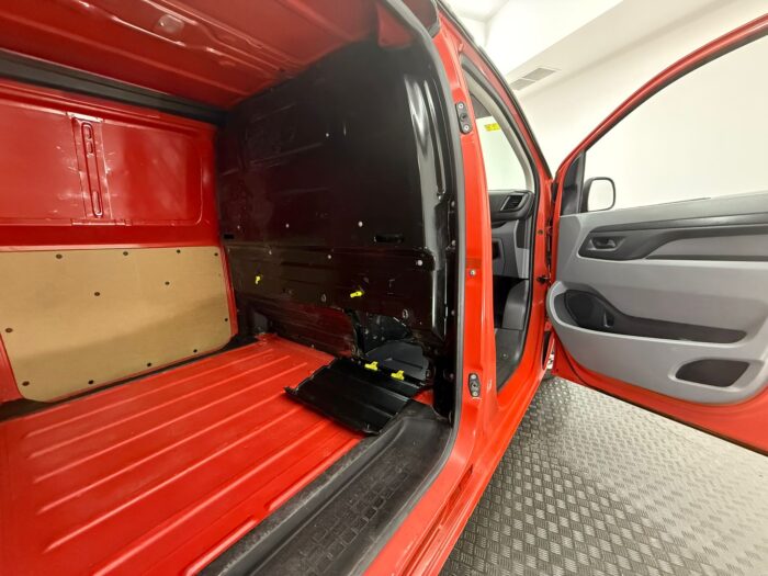 CITROEN JUMPY E-JUMPY Talla M 50KWh 136cv (0345LYL) - Imagen 10