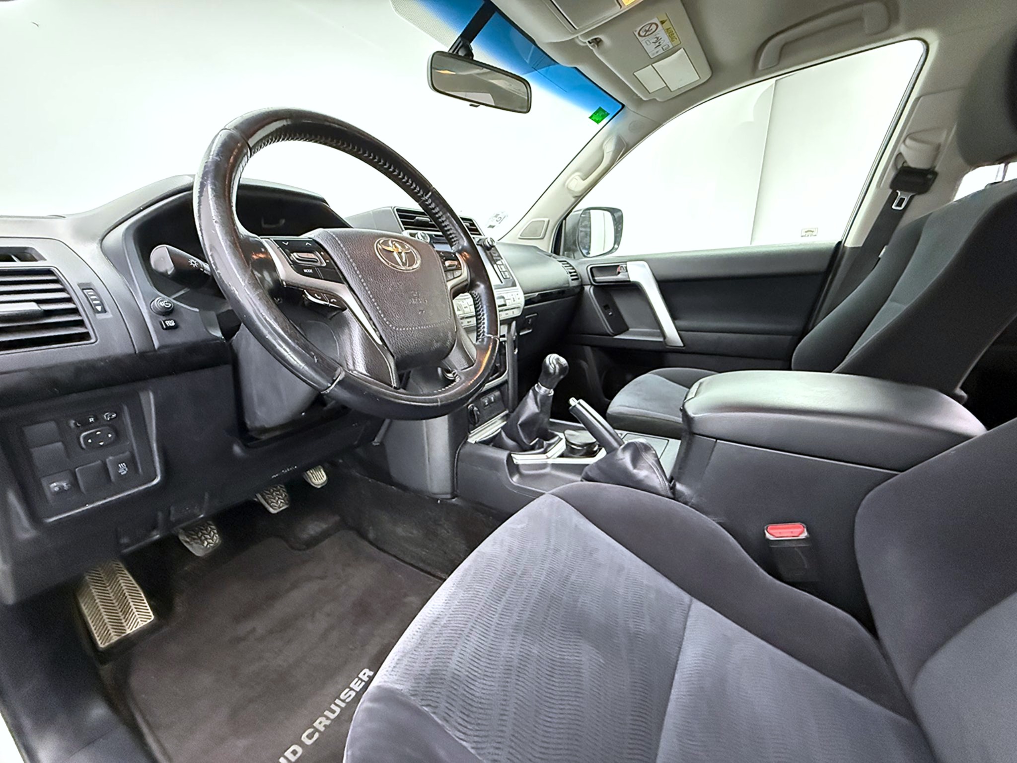 17 INTERIOR TOYOTA 28 LAND CRUISER 2.8 D4D VXL 177cv (7P)  (9632 KVY) - Imagen 17