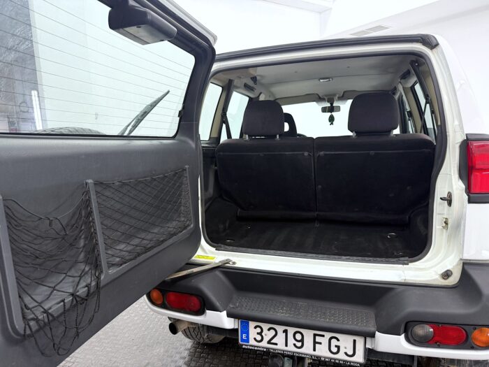 NISSAN TERRANO II 2.7 TDi Confort 125cv (3219FGJ) - Imagen 17