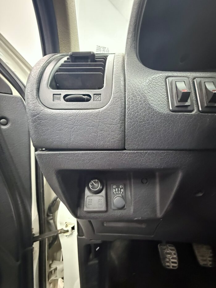 NISSAN TERRANO II 2.7 TDi Confort 125cv (3219FGJ) - Imagen 19
