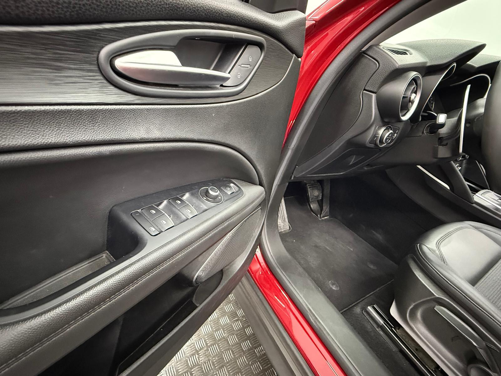 28 int 14 ALFA ROMEO STELVIO 2.2 Diesel 190cv Executive RWD - Imagen 32