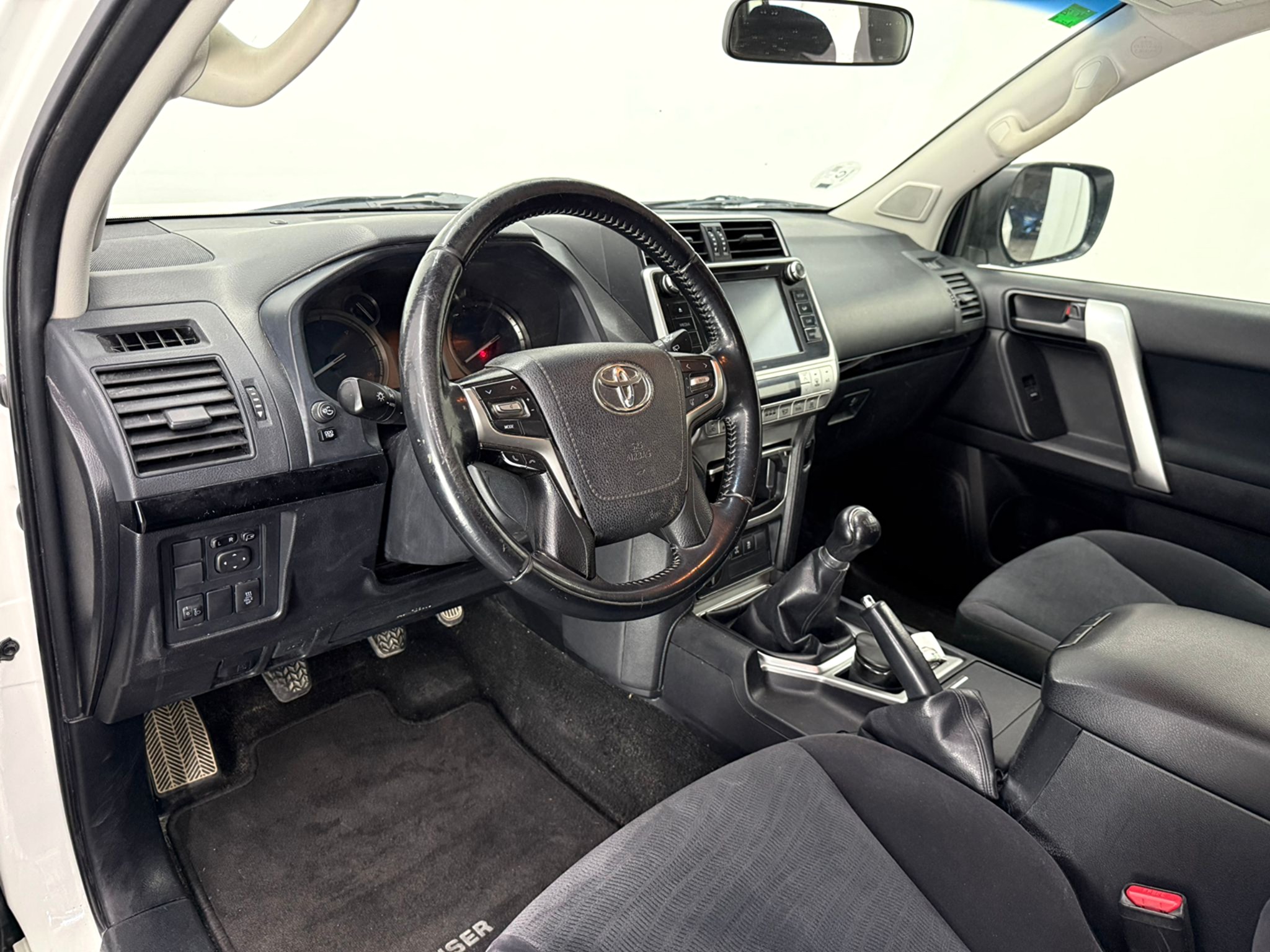 30 INTERIOR TOYOTA 31 LAND CRUISER 2.8 D4D VXL 177cv (7P)  (9632 KVY) - Imagen 30
