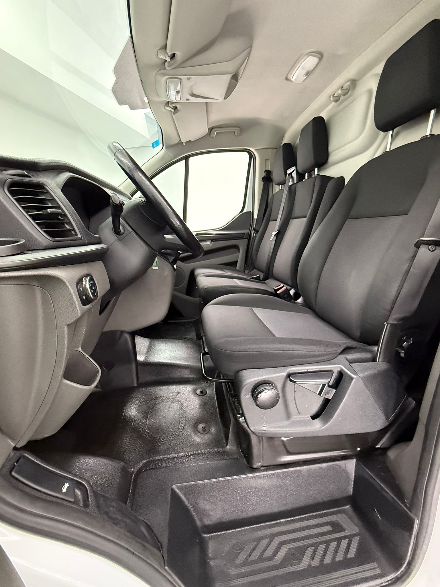 32 int 03 FORD TRANSIT CUSTOM 2.0 TDCI 77KW 260 L1-H1 AMBIENTE DCIV SWB (105cv) (3316LFB) - Imagen 18