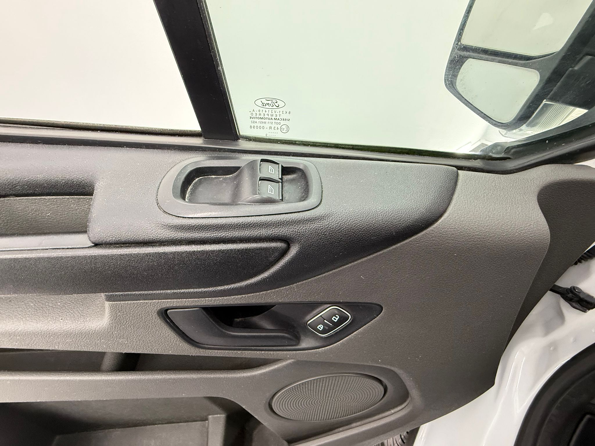40 int 12 FORD TRANSIT CUSTOM 2.0 TDCI 77KW 260 L1-H1 AMBIENTE DCIV SWB (105cv) (3316LFB) - Imagen 26