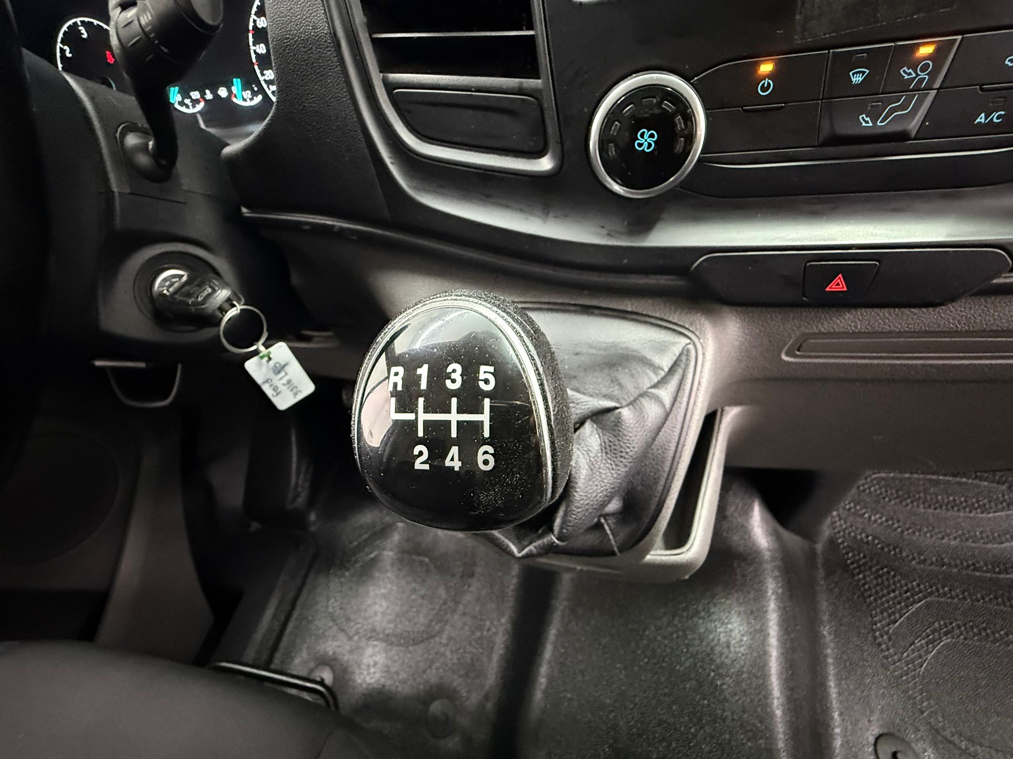 42 int 14 FORD TRANSIT CUSTOM 2.0 TDCI 77KW 260 L1-H1 AMBIENTE DCIV SWB (105cv) (3316LFB) - Imagen 28
