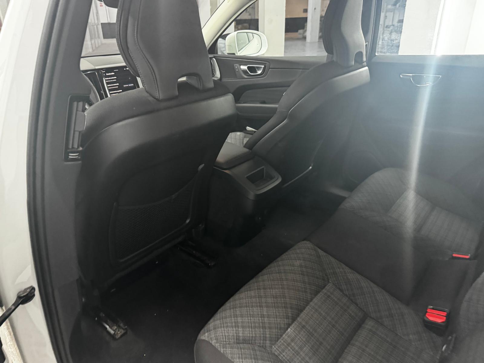 IMG-20250923-WA0031 VOLVO XC60 2.0 B4 D Core Auto - Imagen 4
