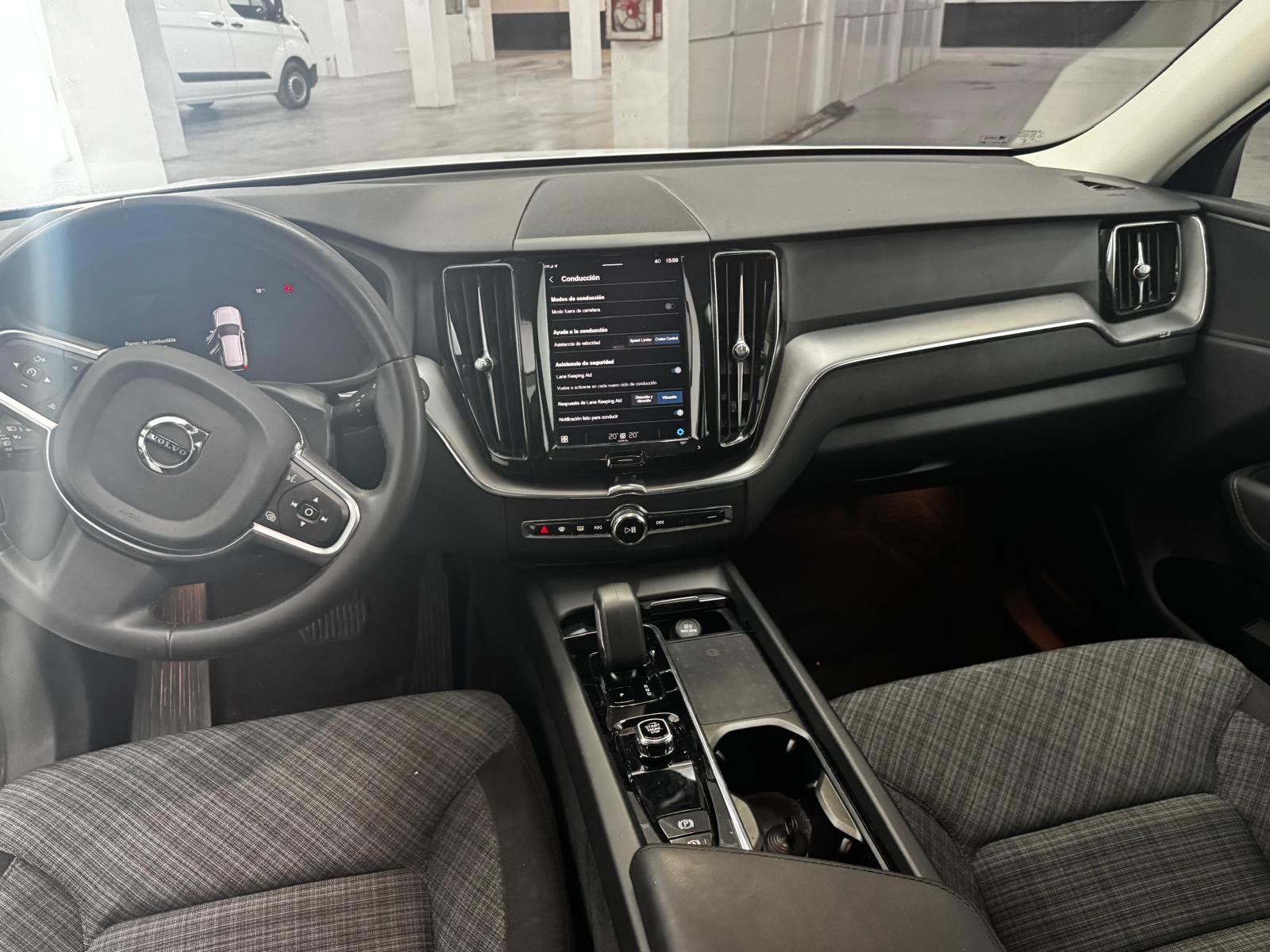IMG-20250923-WA0034 VOLVO XC60 2.0 B4 D Core Auto - Imagen 7