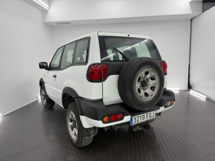 NISSAN TERRANO II 2.7 TDi Confort 125cv (3219FGJ) - Imagen 20